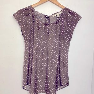 Nearly new!Cap sleeves wrk top, cool toned gray and light pink dots.